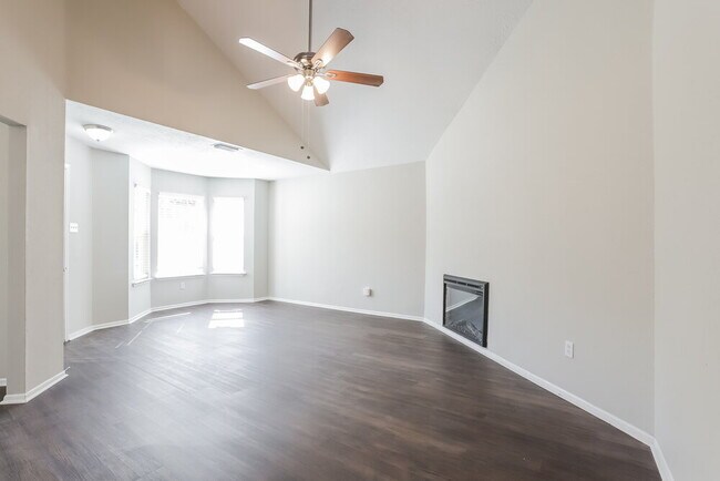 Foto del edificio - 10318 Bushy Creek Dr