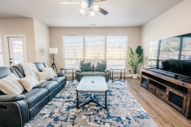 Foto del edificio - 728 Chatsworth Dr