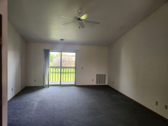 Foto del edificio - 621-633 Nygaard St.