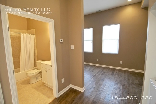 Building Photo - Huge beautifully rehabbed Apartment!