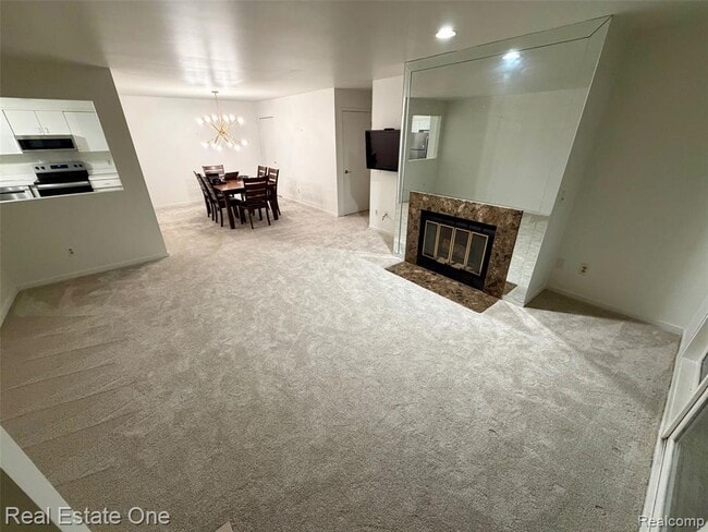 Building Photo - 6687 Maple Lakes Dr