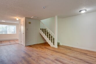 Building Photo - 685 SE Ireland St