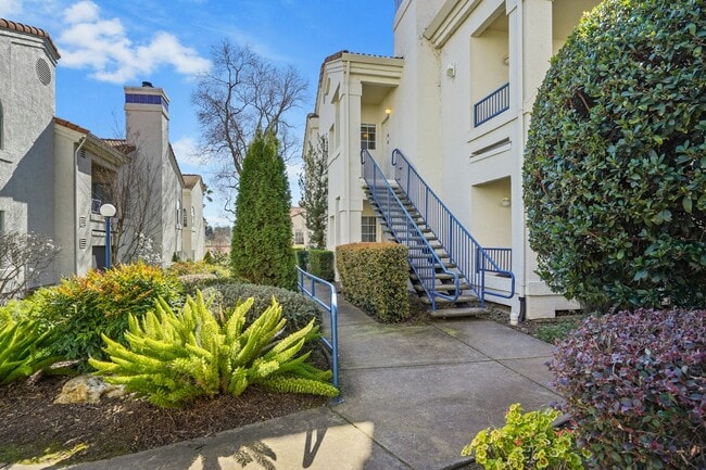 Building Photo - 2902 Beachcomber Drive East, Unit 2902