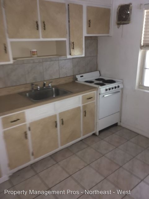Foto del edificio - 5115 Woodcrest Rd