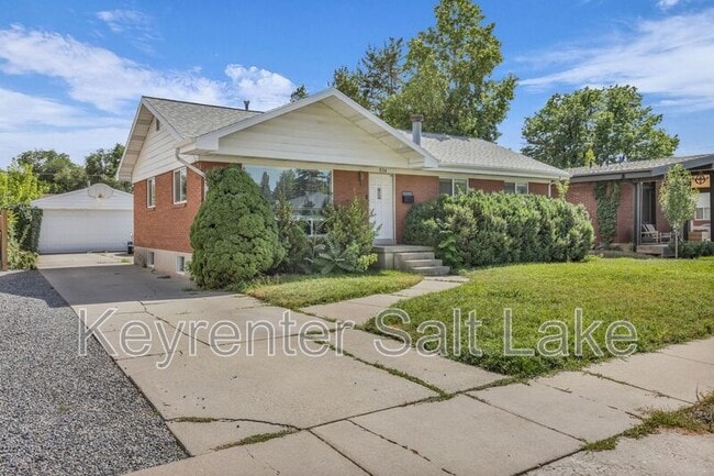 Building Photo - 934 E Best Ave