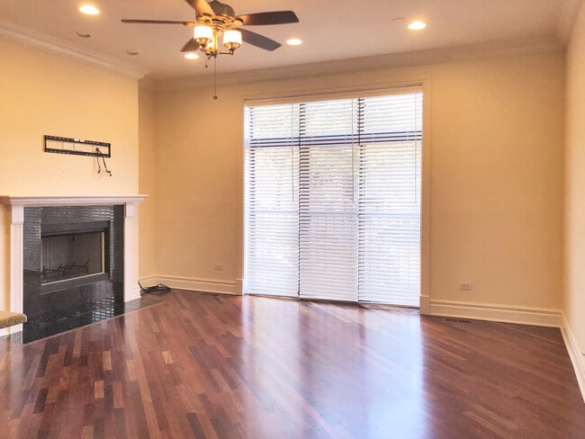 Living Room - 3641 N Ashland Ave