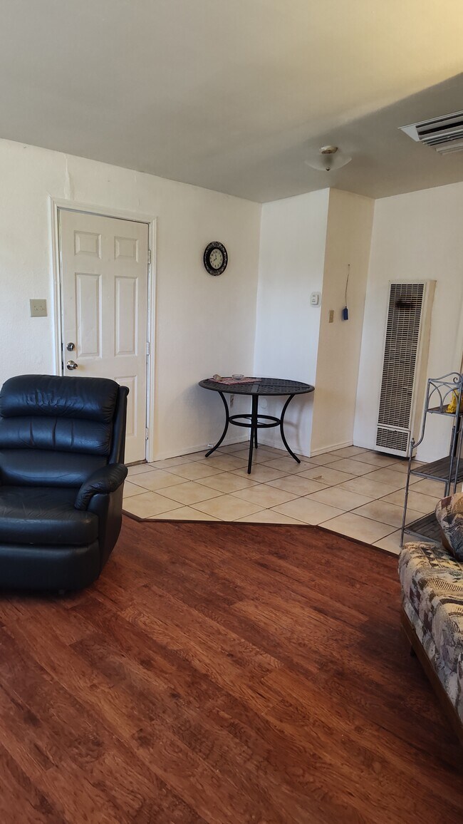 Foto del edificio - 2207 W Juniper St