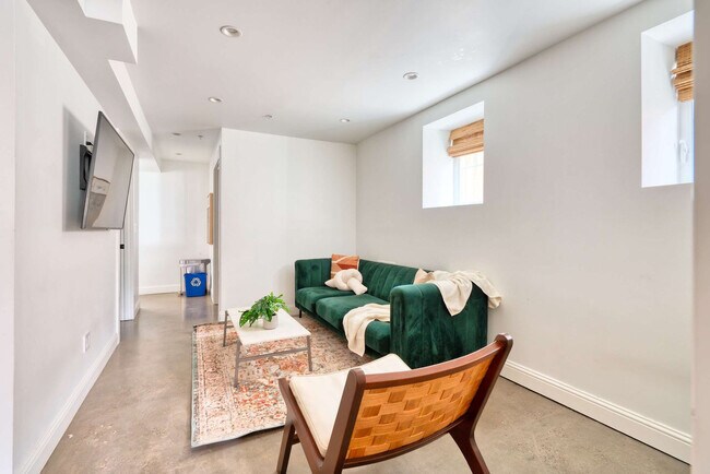 Foto del edificio - 18 NW 22nd Pl