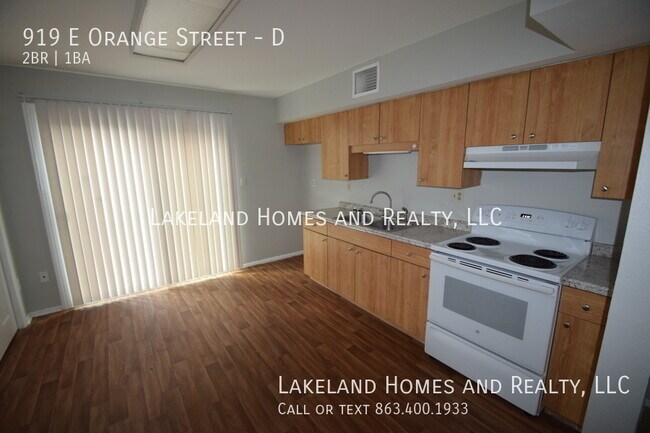 Building Photo - 919 E Orange Street  2BR, 1BA Townhouse