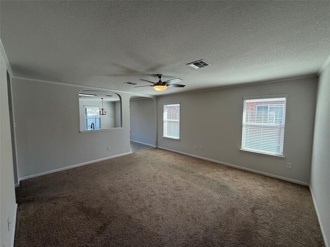 Building Photo - 206 Windridge Dr N