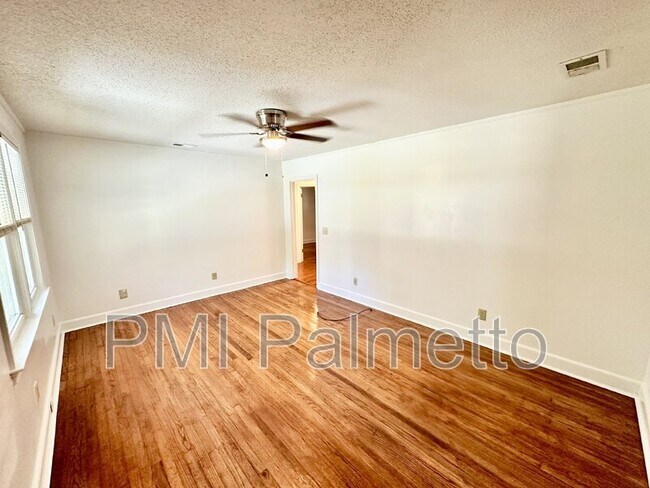 Building Photo - 3013 Hammond Ave