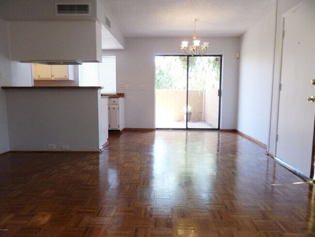 Building Photo - 2 BDRM TWNHSE AT POINTE TAPATIO