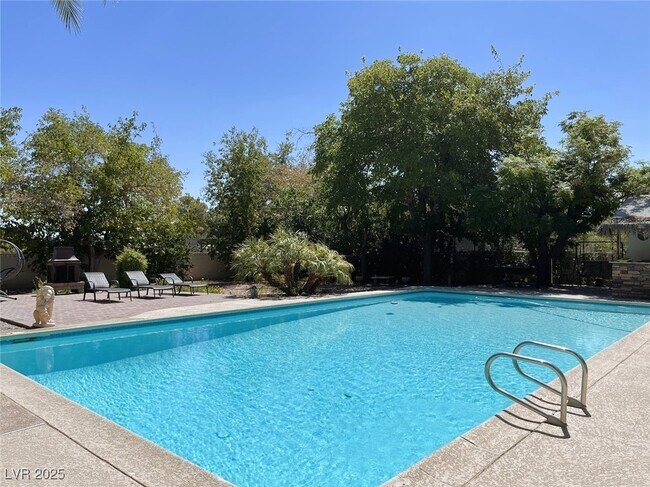 Foto del edificio - 5328 S Topaz St