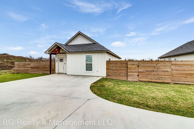 Building Photo - 3 br, 2 bath House - 221 Colorado Rd.  - 2...