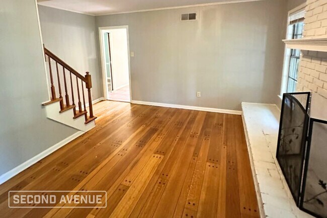 Foto del edificio - 5273 Fieldcrest Ave