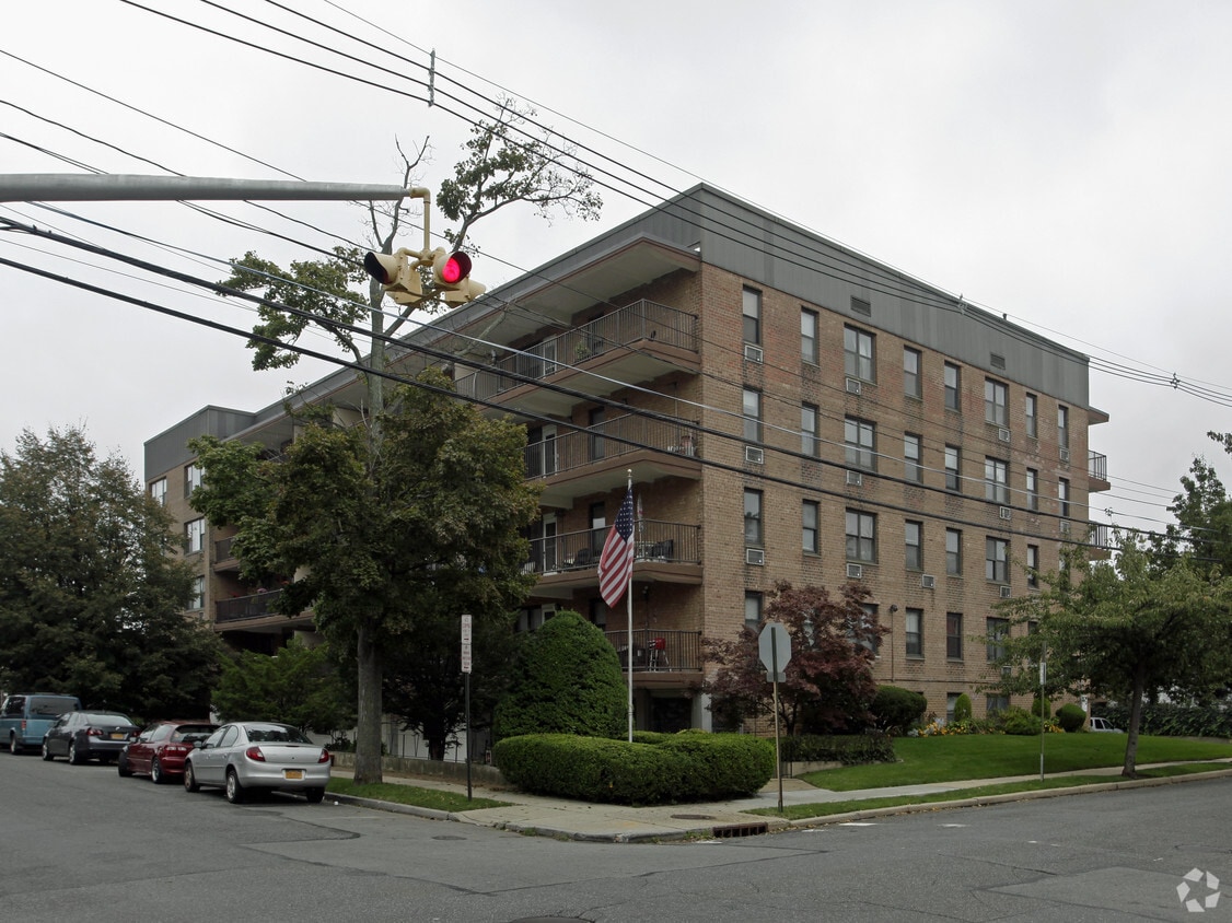 Primary Photo - 55 S Bergen Pl