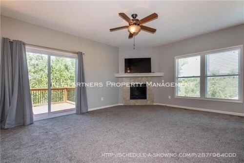 Building Photo - 12384 S Prairie Rd - Beautiful!