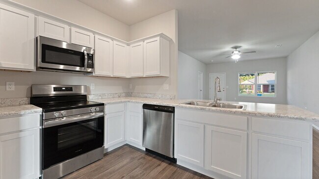 Foto del edificio - "Charming 4-Bedroom Home with Granite Touc...