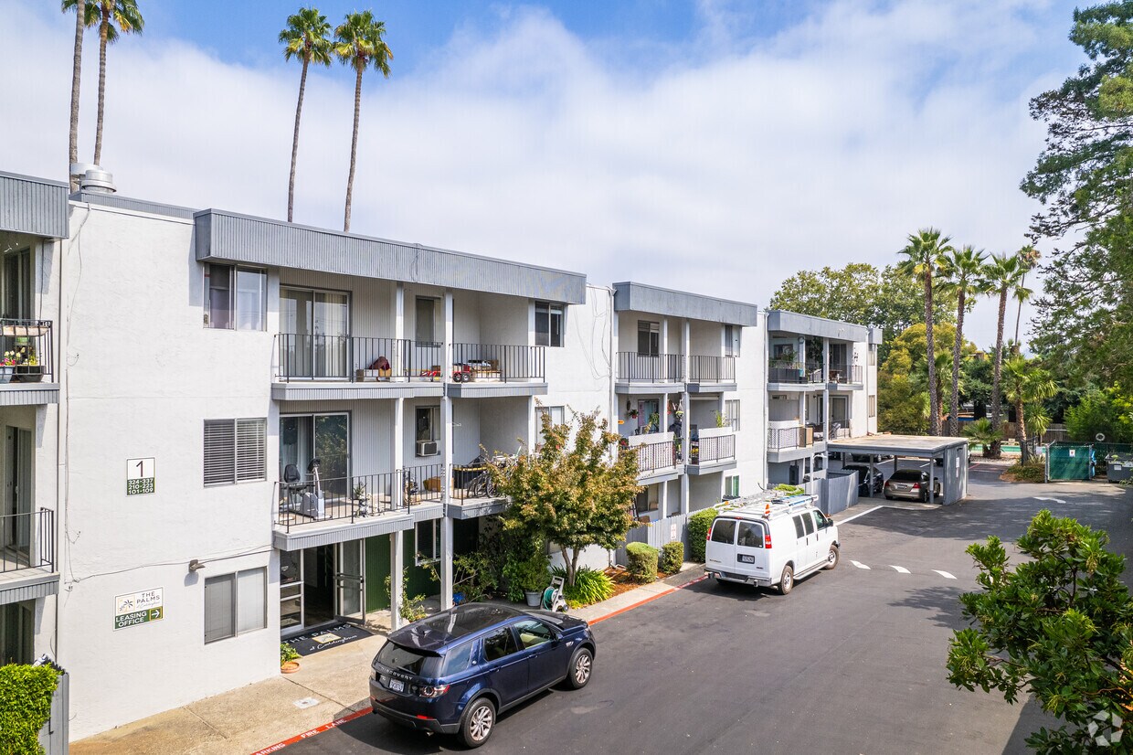 The Palms at Coddingtown Apartments in Santa Rosa, CA