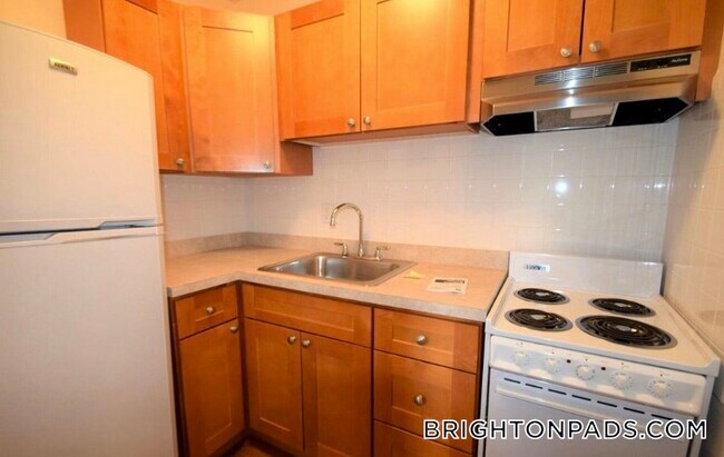 Building Photo - 172 N Beacon St