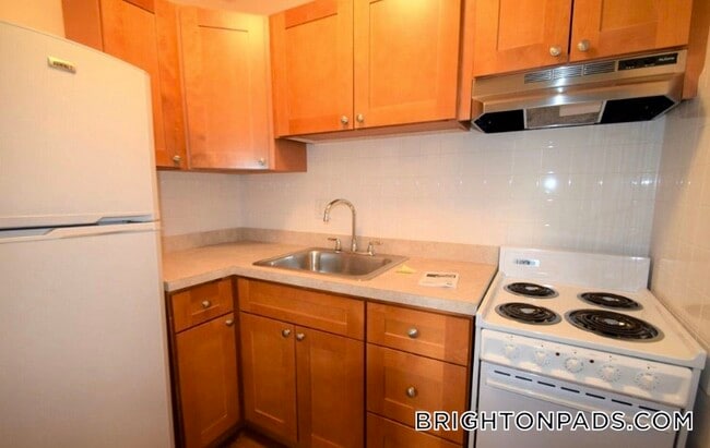 Building Photo - 172 N Beacon St