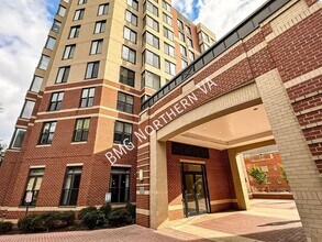 Building Photo - 2220 Fairfax Dr
