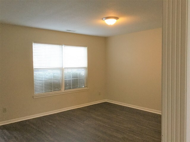 Building Photo - 628 Treyburn Lakes Way