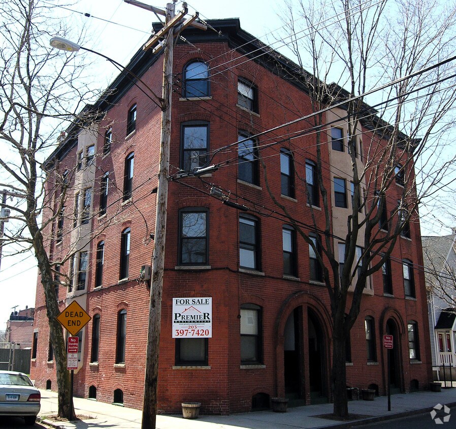 Primary Photo - 2 Lyon St