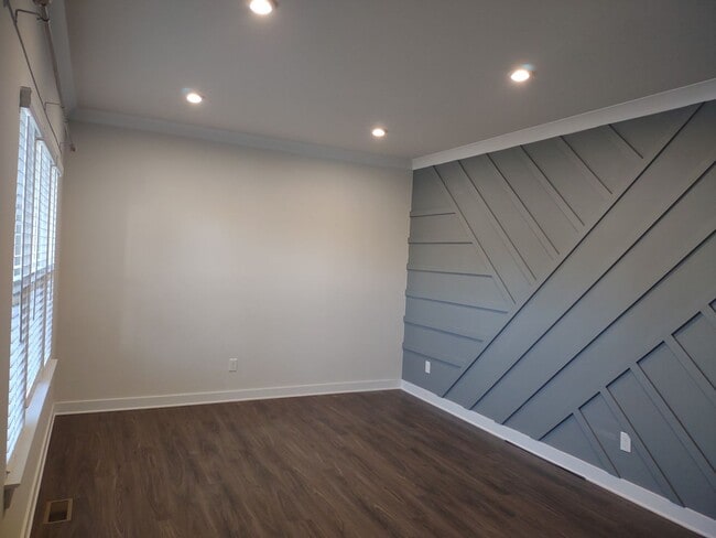 Building Photo - Superlative 6 Bedroom, 5 Bathroom Home in ...
