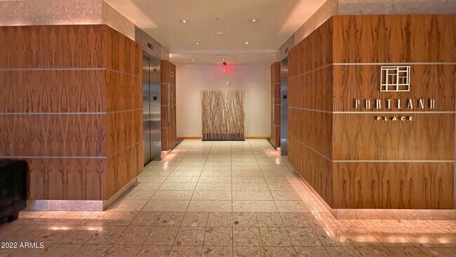 Foto del edificio - 208 W Portland St