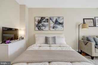 Building Photo - 1021 Arlington Blvd