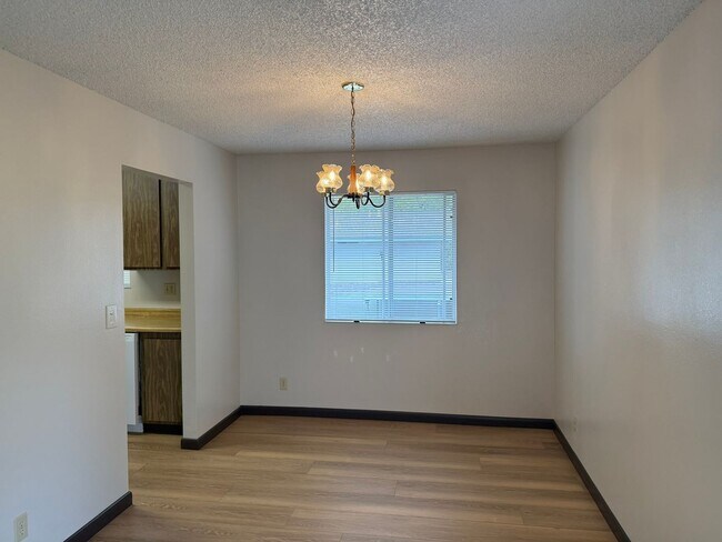 Foto del edificio - 765 Pope Dr