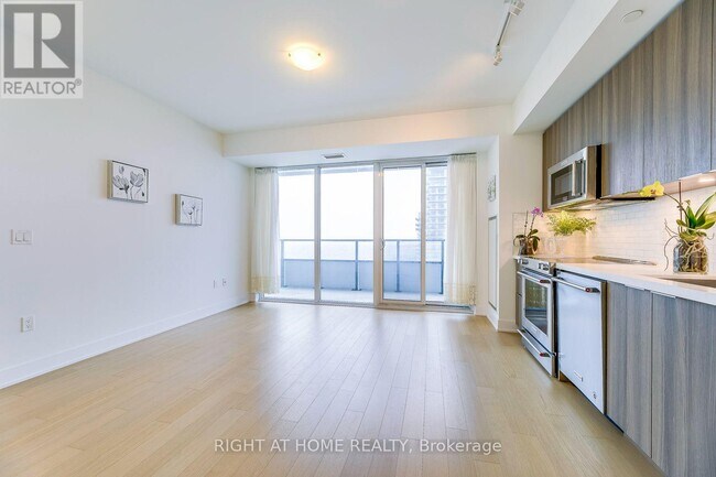 Building Photo - 30 Shore Breeze Dr