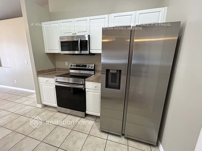 Building Photo - 3423 SW 9th Ave