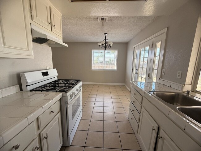 Foto del edificio - 14243 Perham Ct