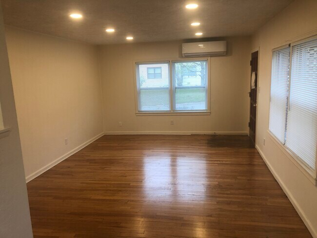 Large living room - 701 S Vassar St