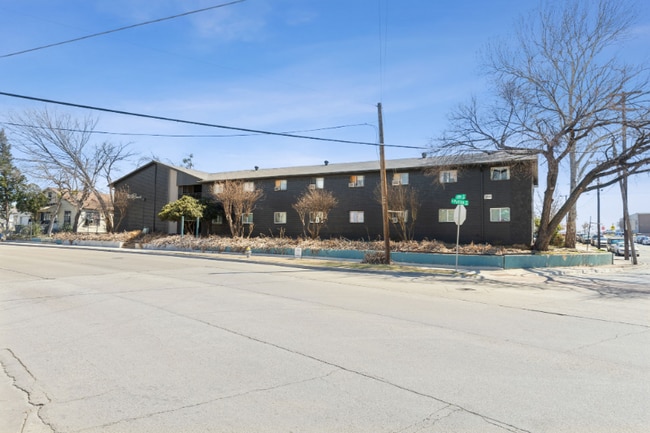 Photo - 409 E 9th St Apartment