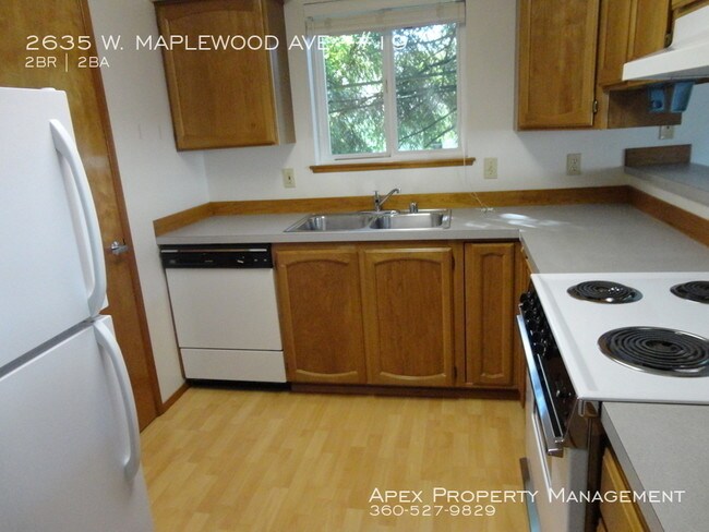 Building Photo - NORTH- Maplewood Place - HUGE walk-in closet!
