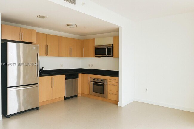 Building Photo - 300 S Biscayne Blvd