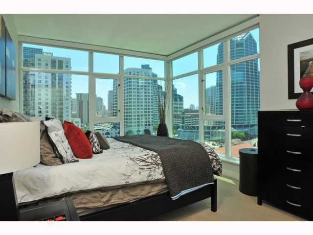 Building Photo - Stunning 1 bedroom, 1.5 bath in The Grande...