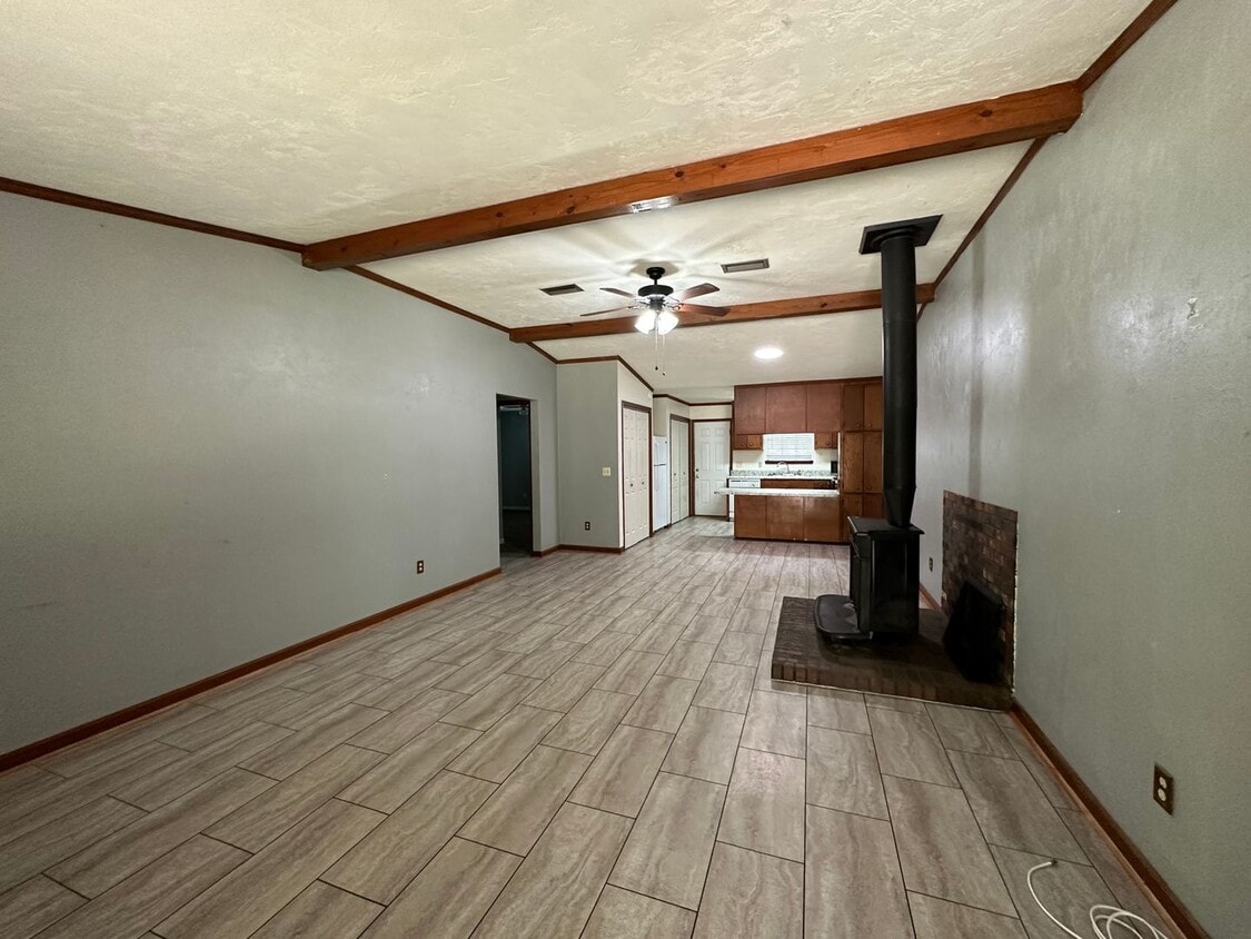 Brewster Estates unit available NOW! - Brewster Estates unit available NOW!