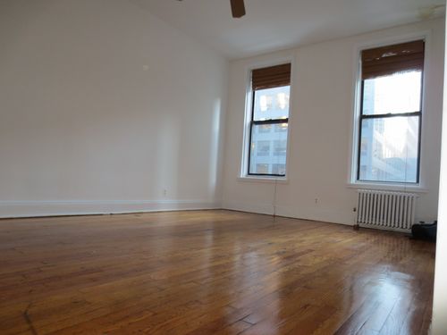 Building Photo - 400 E 21ST St
