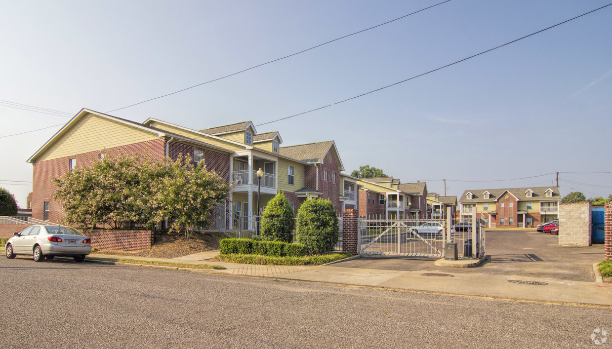 Building Photo - Riverbend Place