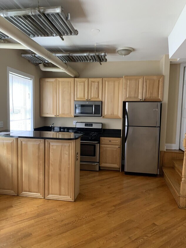 Cocina - 1901 W Granville Ave
