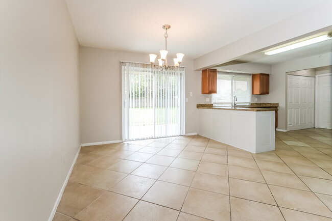 Building Photo - 171 SE Floresta Dr