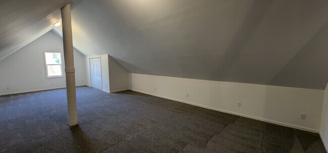 Building Photo - 678 Runyan Ave
