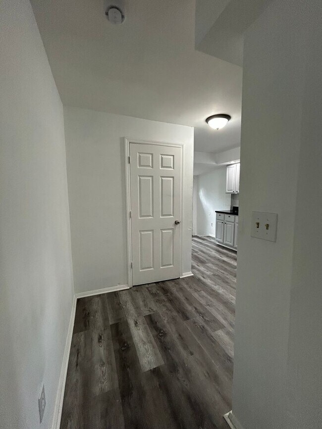 Foto del edificio - 235 Park Ln