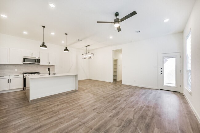 Foto del edificio - 1868 Dry Cherry Ln