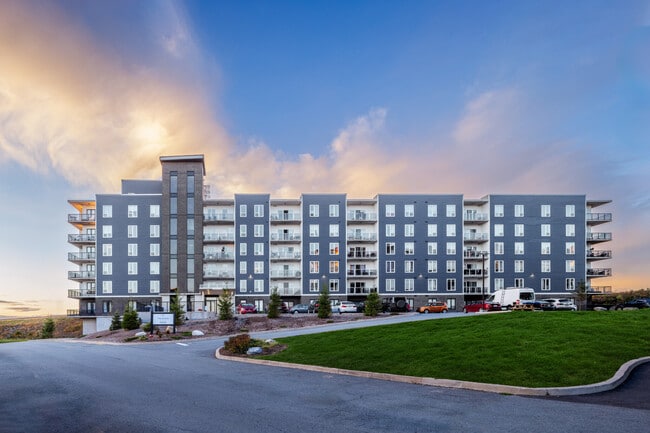 Photo du bâtiment - The Ashton Apartments