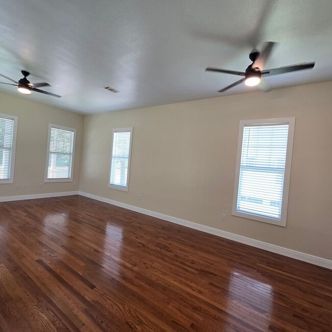 Photo - 1818 B Elvin - Move in Ready!! House
